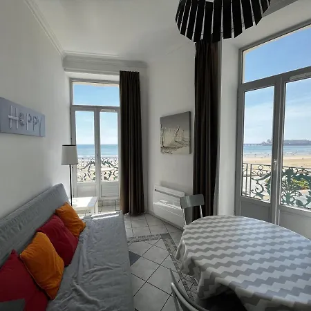 T2 Avec Piscine, Parking, Proche Et Commerces - Fr-1-197-536 *