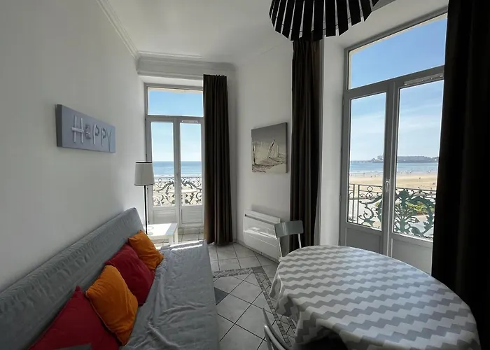 T2 Avec Piscine, Parking, Proche Et Commerces - Fr-1-197-536 *