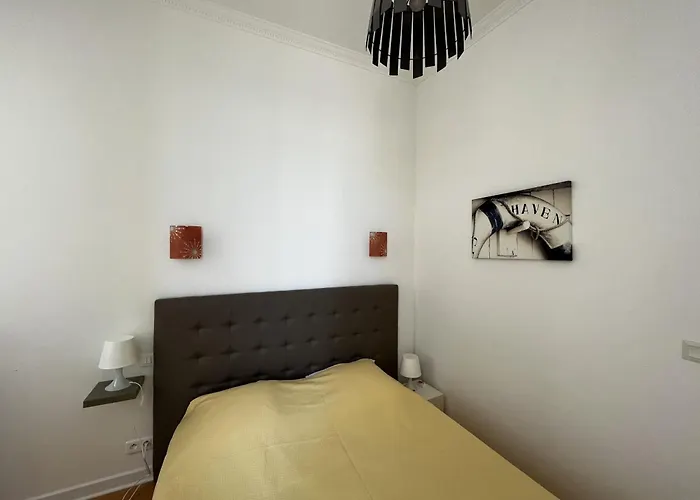 T2 Avec Piscine, Parking, Proche Et Commerces - Fr-1-197-536 *