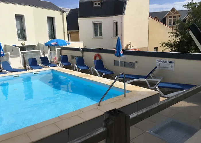 T2 Avec Piscine, Parking, Proche Et Commerces - Fr-1-197-536