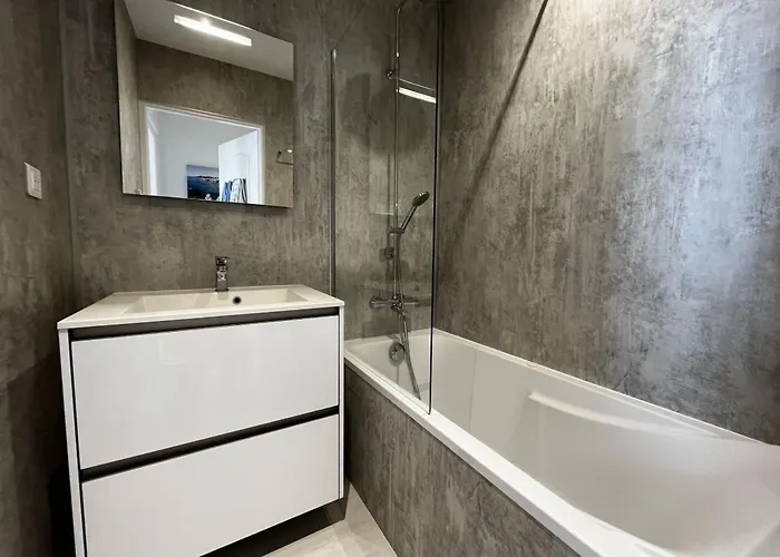 公寓 T2 Avec Piscine, Parking, Proche Et Commerces - Fr-1-197-536