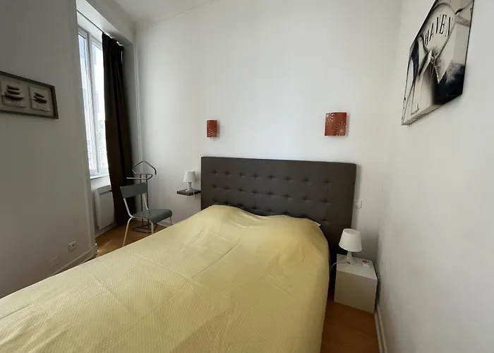 T2 Avec Piscine, Parking, Proche Et Commerces - Fr-1-197-536 莱萨布勒-多洛讷