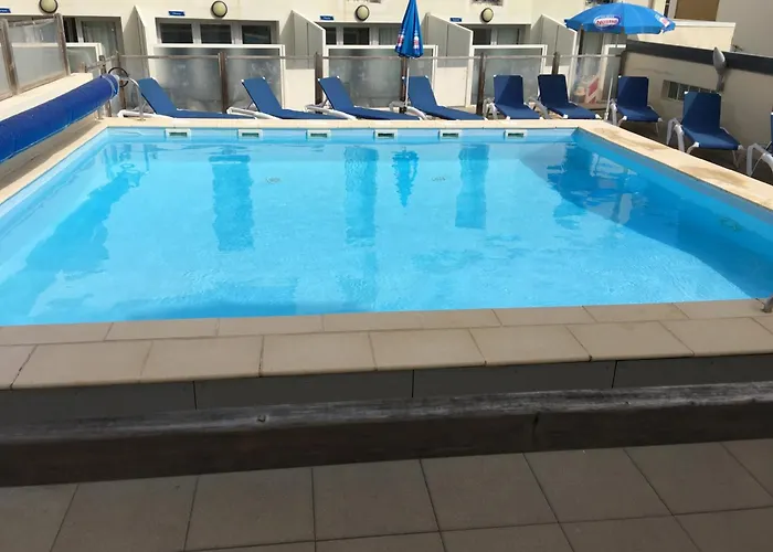 公寓 T2 Avec Piscine, Parking, Proche Et Commerces - Fr-1-197-536