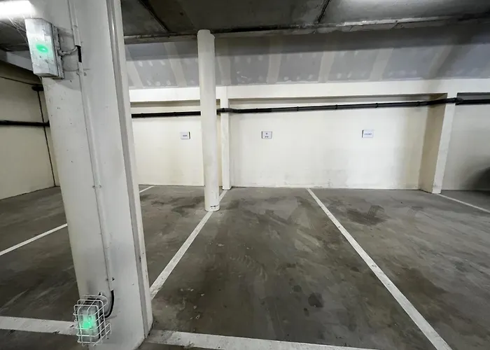 T2 Avec Piscine, Parking, Proche Et Commerces - Fr-1-197-536 莱萨布勒-多洛讷